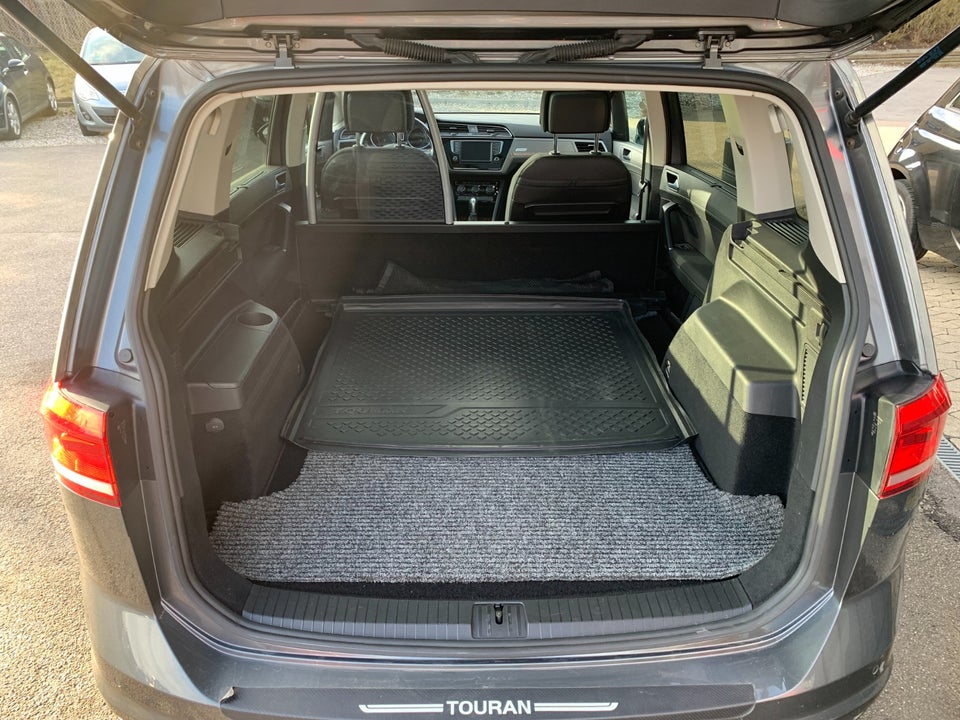 VW Touran 1,6 TDi 115 Highline DSG Van 5d