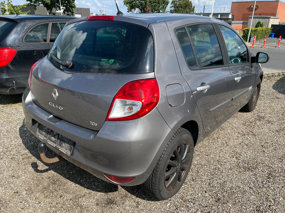 Renault Clio III 1,2 16V TCe Expression 5d