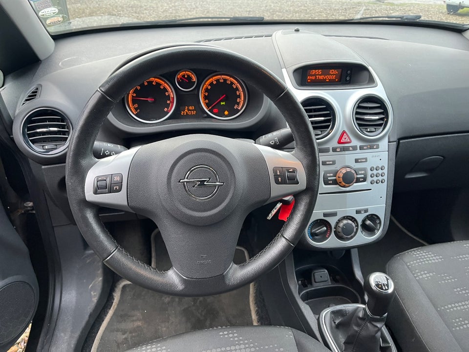 Opel Corsa 1,2 16V Enjoy 3d