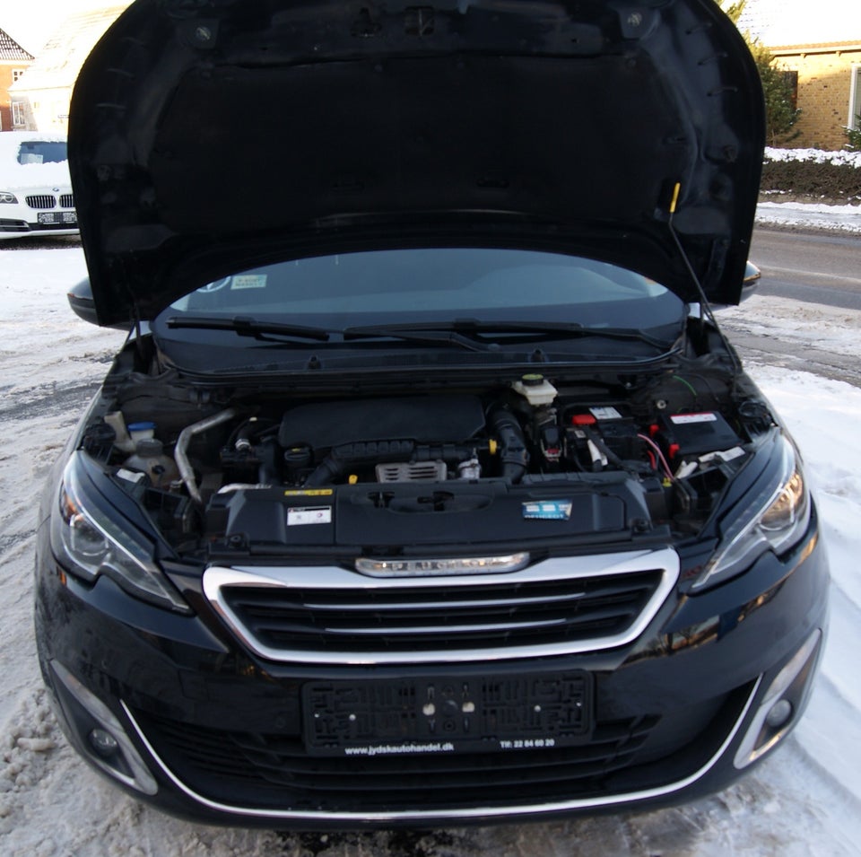 Peugeot 308 1,2 e-THP 130 Allure SW 5d