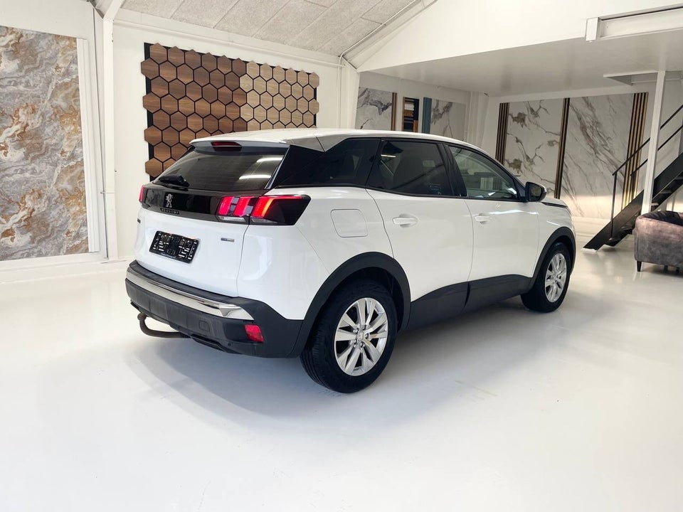 Peugeot 3008 1,2 e-THP 130 Allure 5d