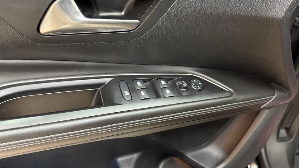 Peugeot 5008 1,2 e-THP 130 Allure 7prs 5d