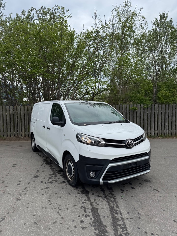 Toyota ProAce 1,5 D 120 Medium Comfort 5d
