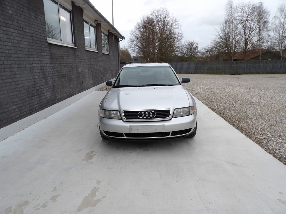 Audi A4 1,6  4d