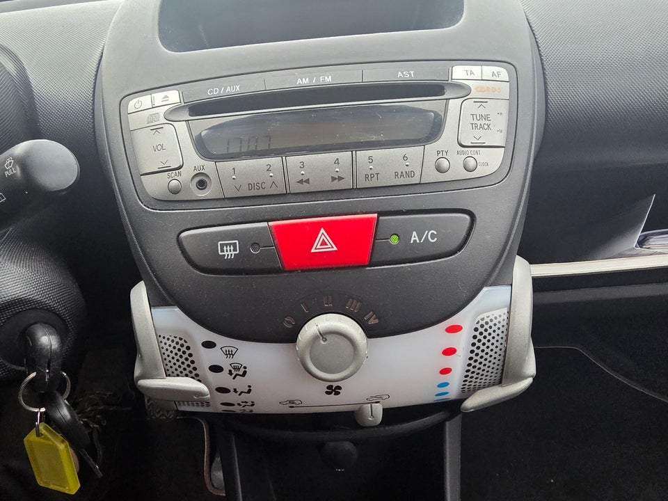 Peugeot 107 1,0  5d