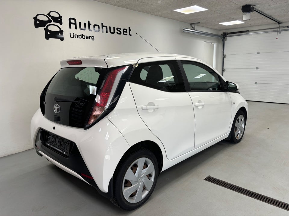 Toyota Aygo 1,0 VVT-i x-white 5d