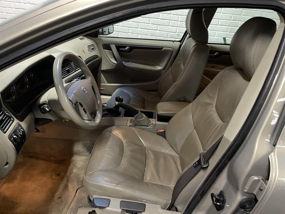 Volvo V70 2,4 140 5d