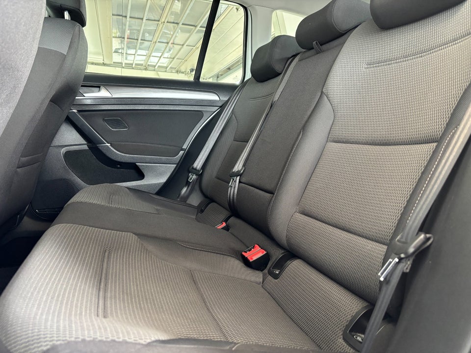 VW Golf VII 1,4 TSi 125 Comfortline Variant DSG 5d
