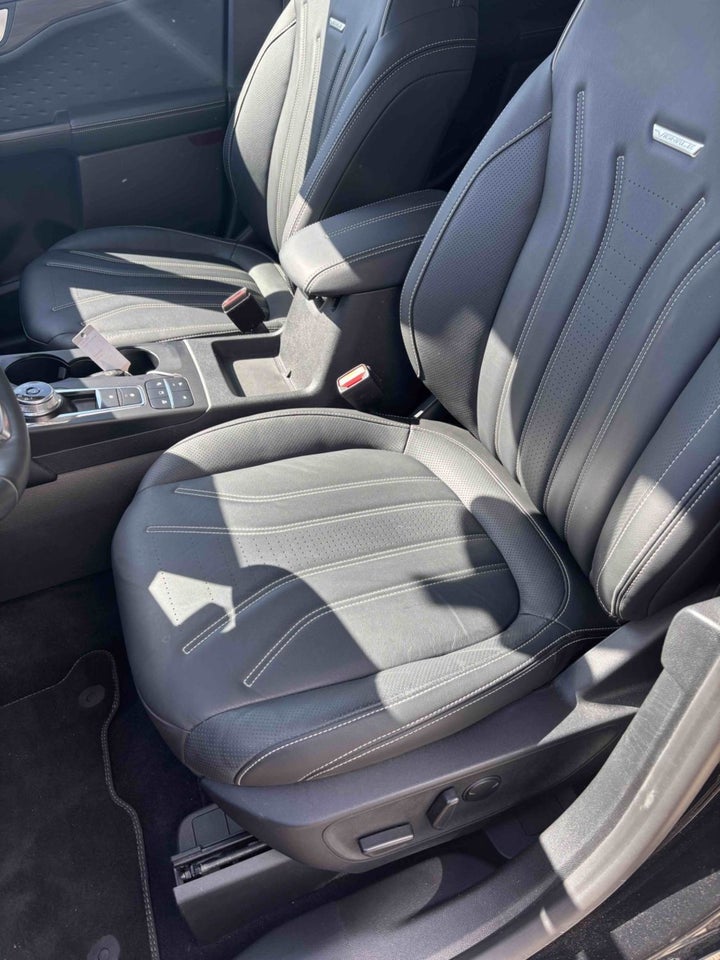 Ford Kuga 2,5 PHEV Vignale CVT 5d