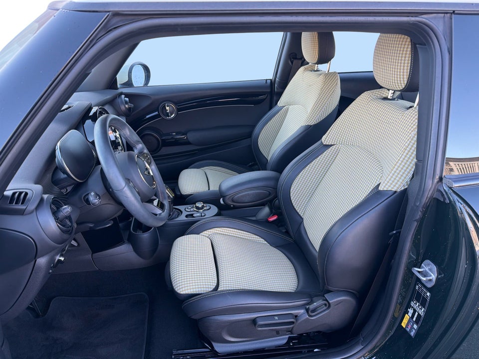 MINI Cooper SE Resolute Edition 3d