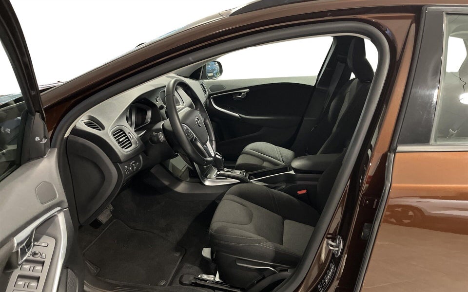 Volvo V40 CC 1,5 T3 152 aut. 5d