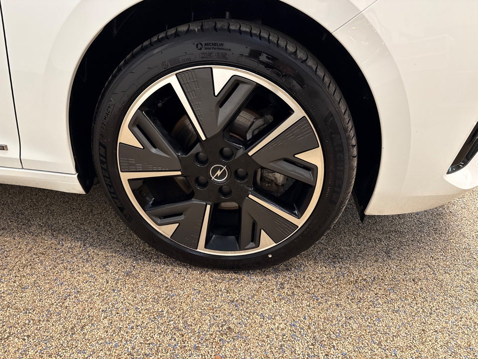 Opel Astra-e 54 Ultimate 5d