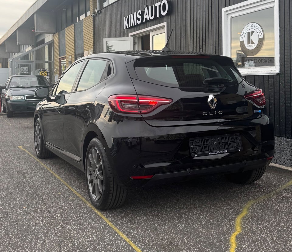 Renault Clio V 1,6 E-Tech Intens 5d