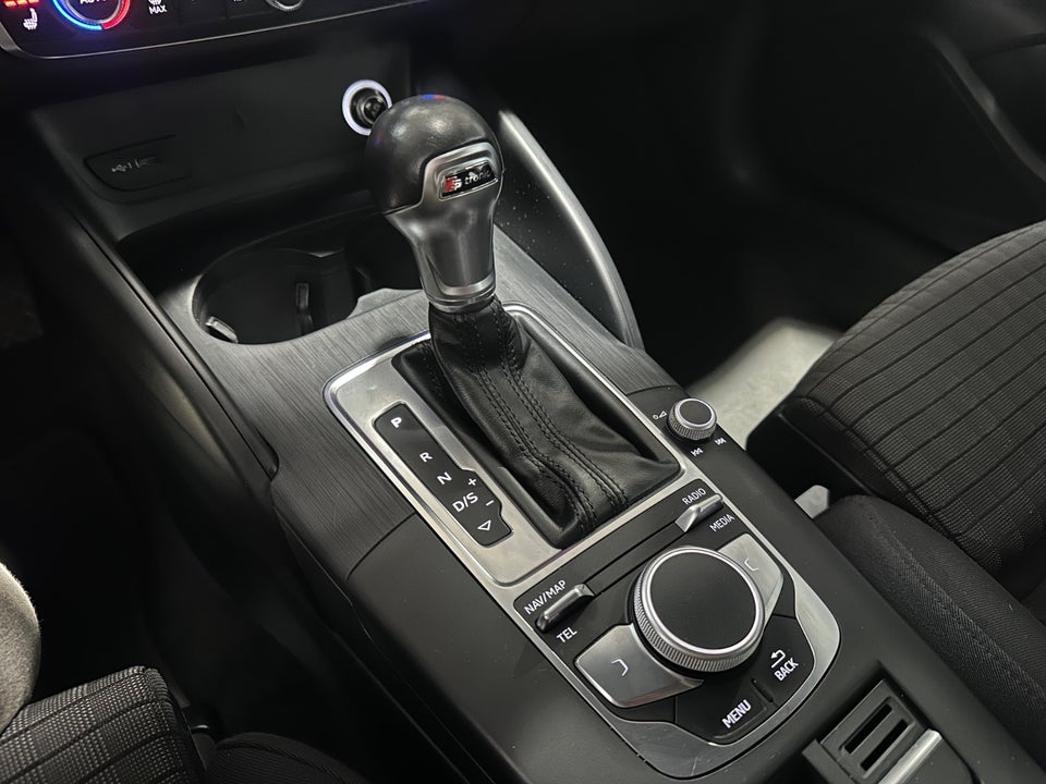 Audi A3 35 TFSi Sport Limited S-tr. 4d