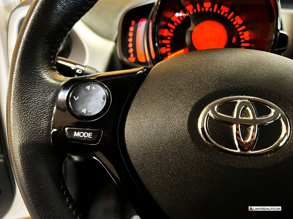 Toyota Aygo 1,0 VVT-i x-press 5d