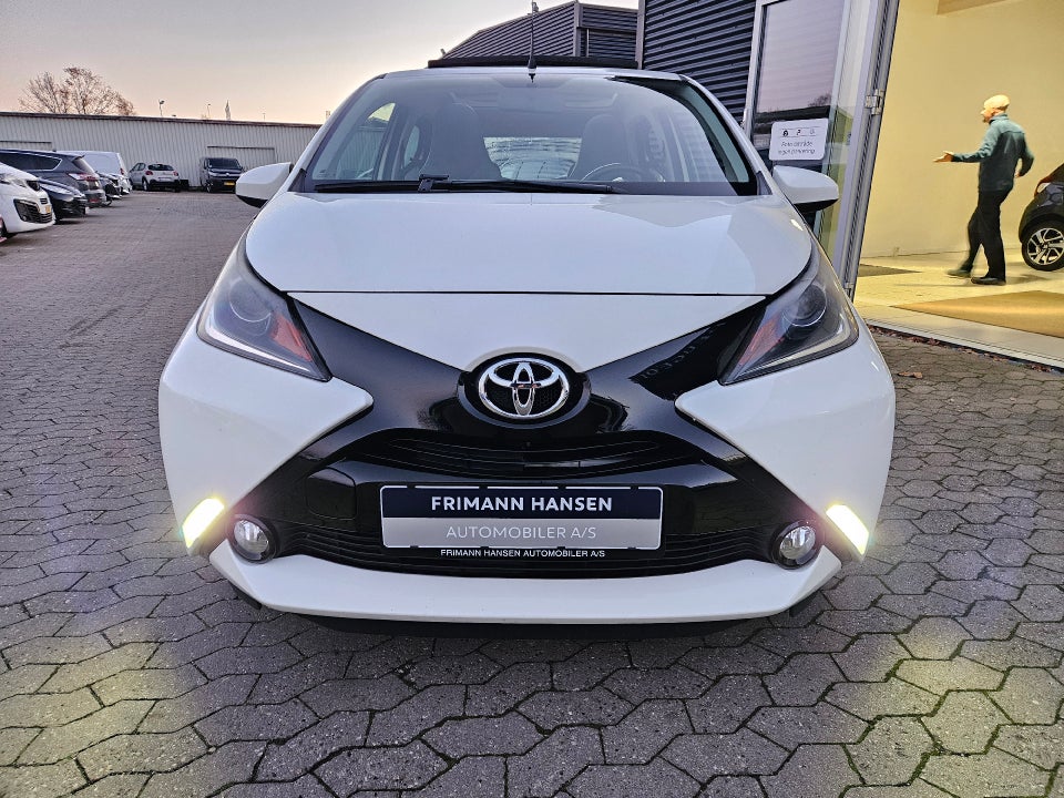 Toyota Aygo 1,0 VVT-i x-wave Sky 5d