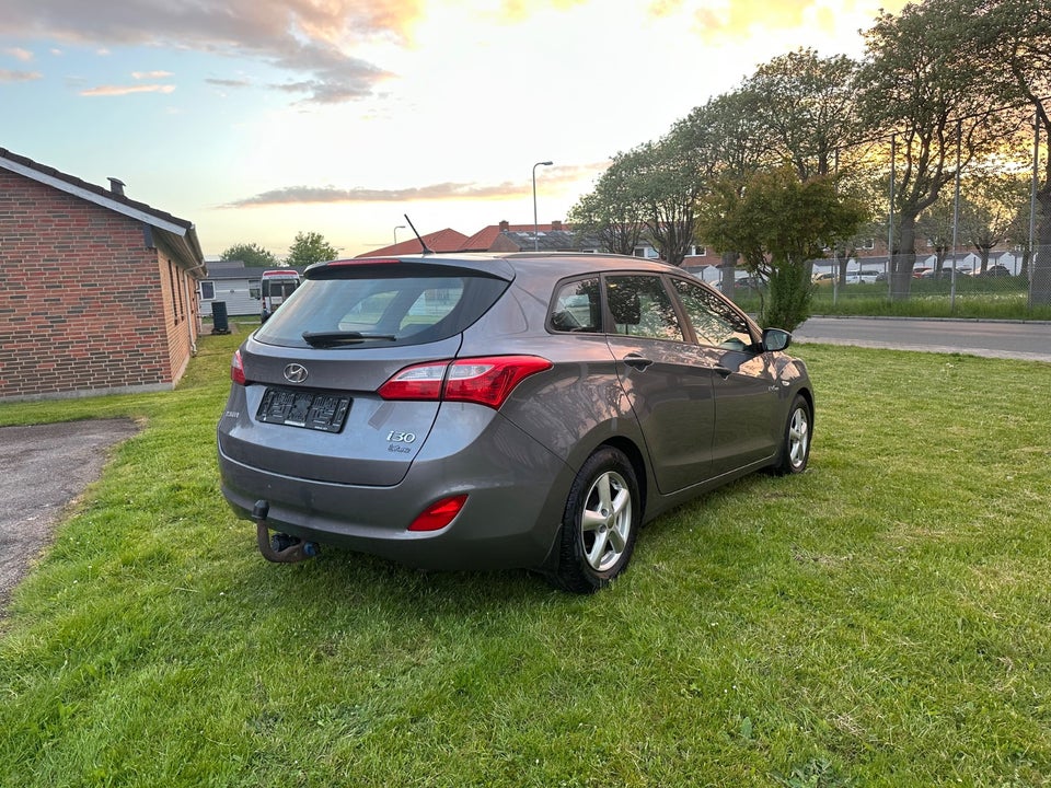 Hyundai i30 1,6 CRDi 110 Comfort CW Eco 5d