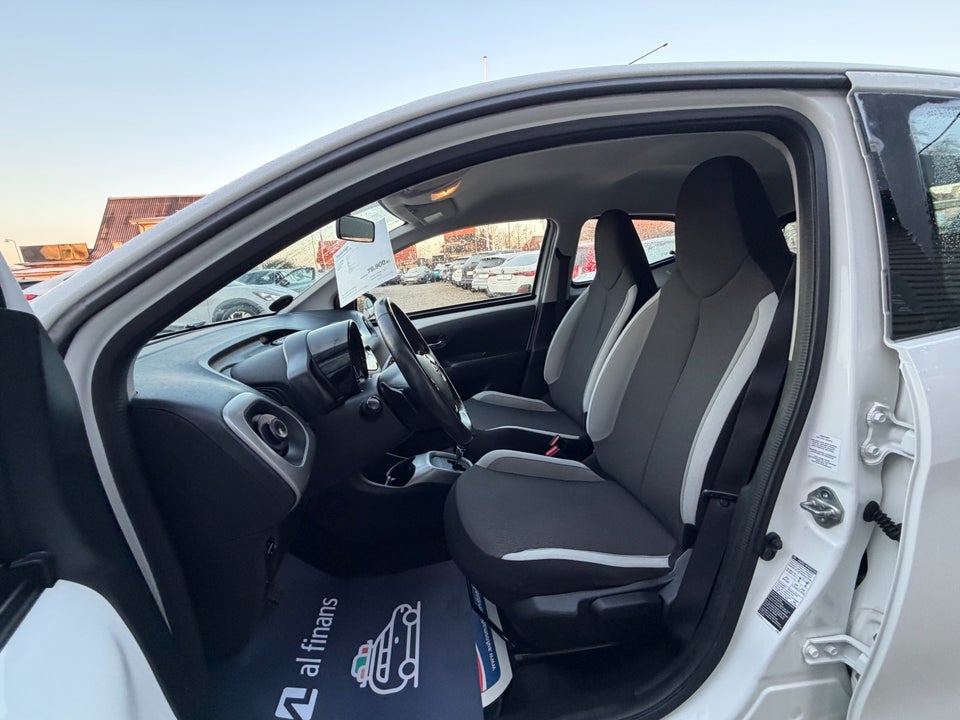 Toyota Aygo 1,0 VVT-i x-play x-shift 5d