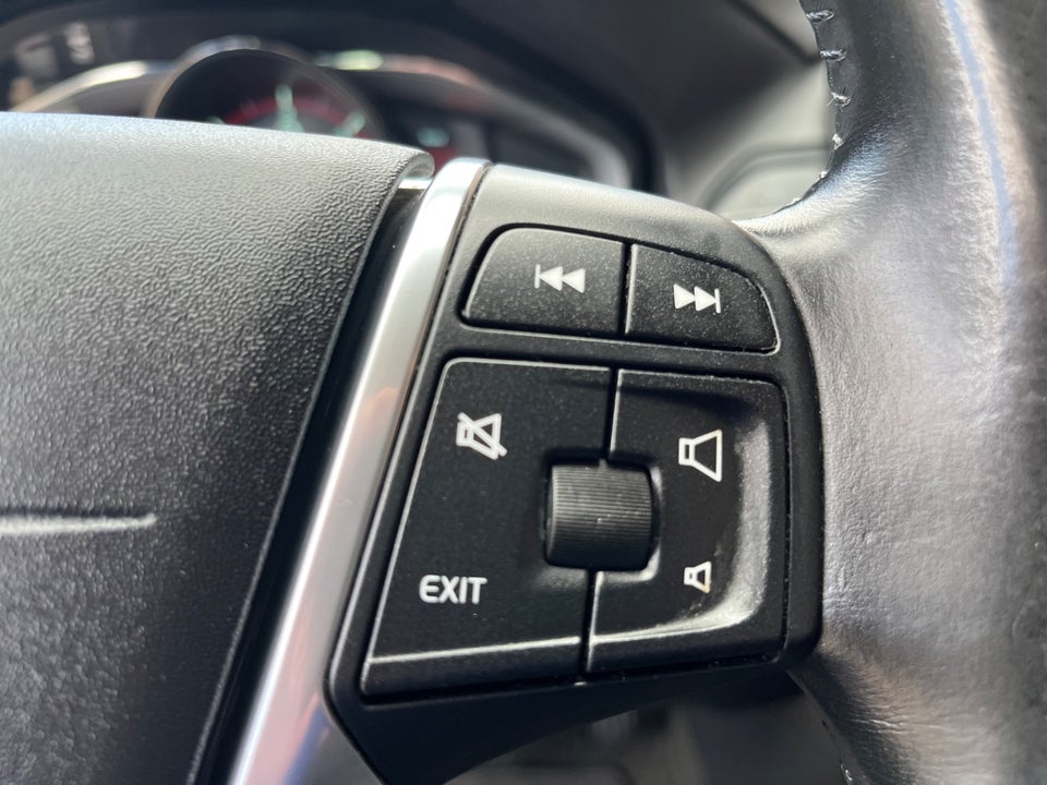 Volvo XC60 2,4 D5 215 Momentum aut. AWD 5d