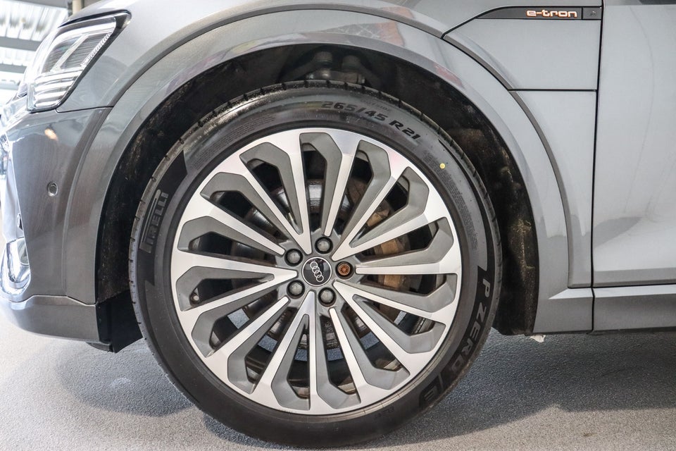 Audi e-tron 55 S-line quattro 5d