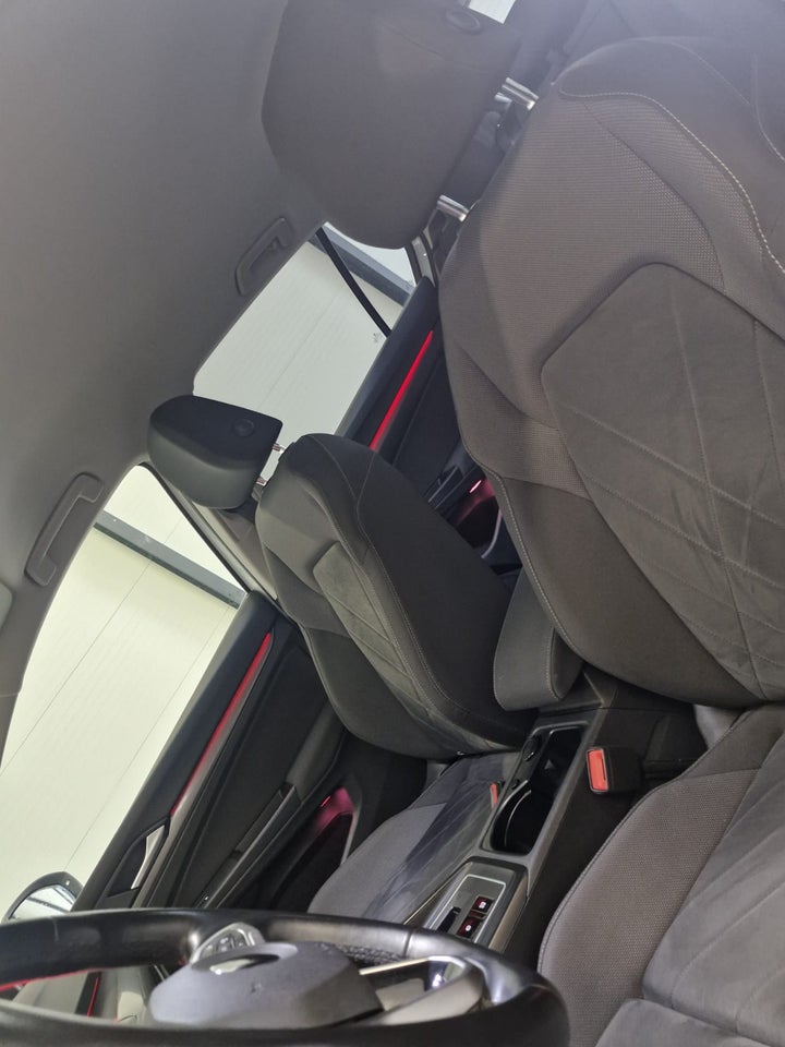 VW Golf VIII 1,5 eTSi 150 Style DSG 5d