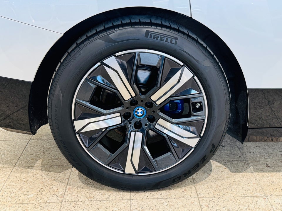 BMW iX xDrive40 Supercharged 5d