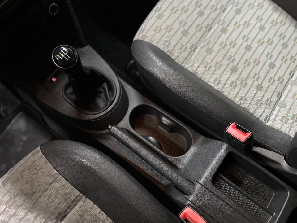 VW Caddy 1,6 TDi 102 BMT Van 5d