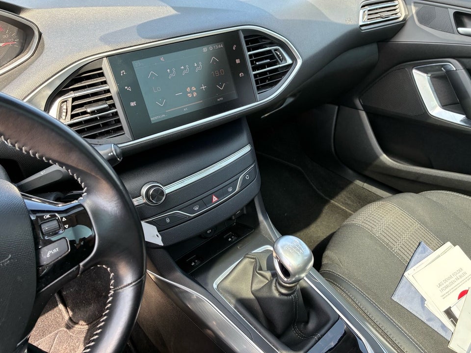 Peugeot 308 1,5 BlueHDi 130 Infinity 5d