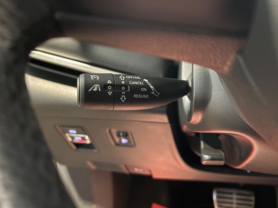 MG Marvel R Luxury 5d