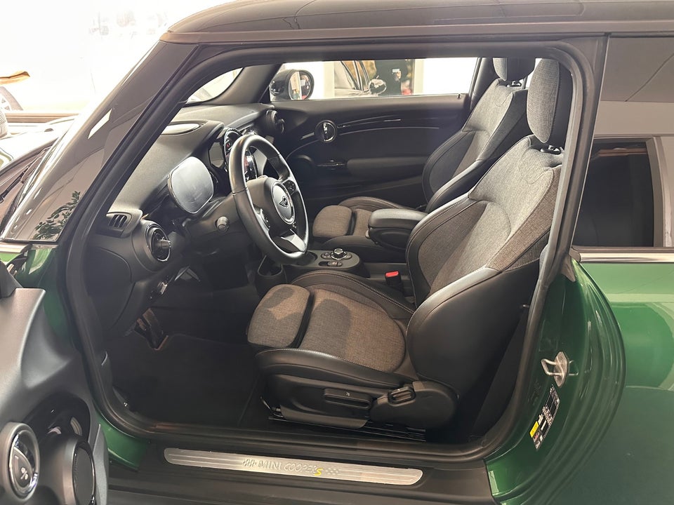 MINI Cooper SE Essential 3d