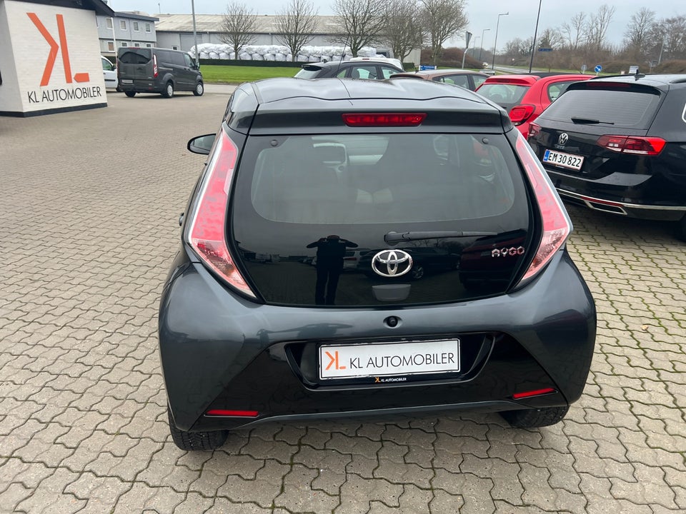 Toyota Aygo 1,0 VVT-i x-play x-touch 5d