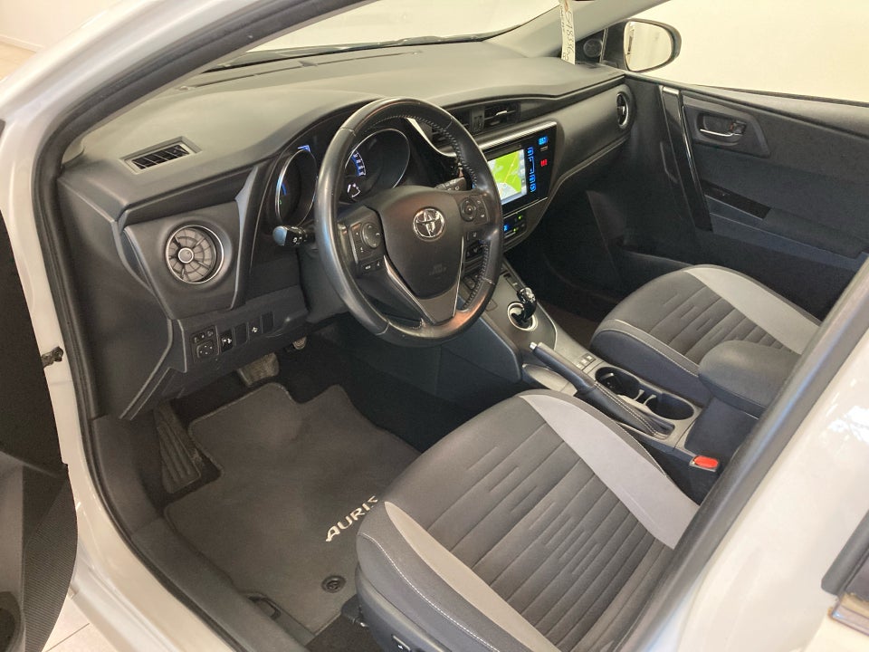 Toyota Auris 1,8 Hybrid H2 Comfort Touring Sports CVT 5d