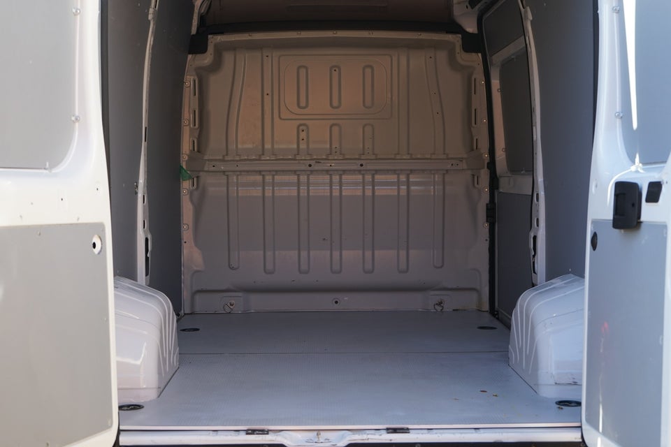 Peugeot Boxer 333 2,2 BlueHDi 140 L2H2 Premium