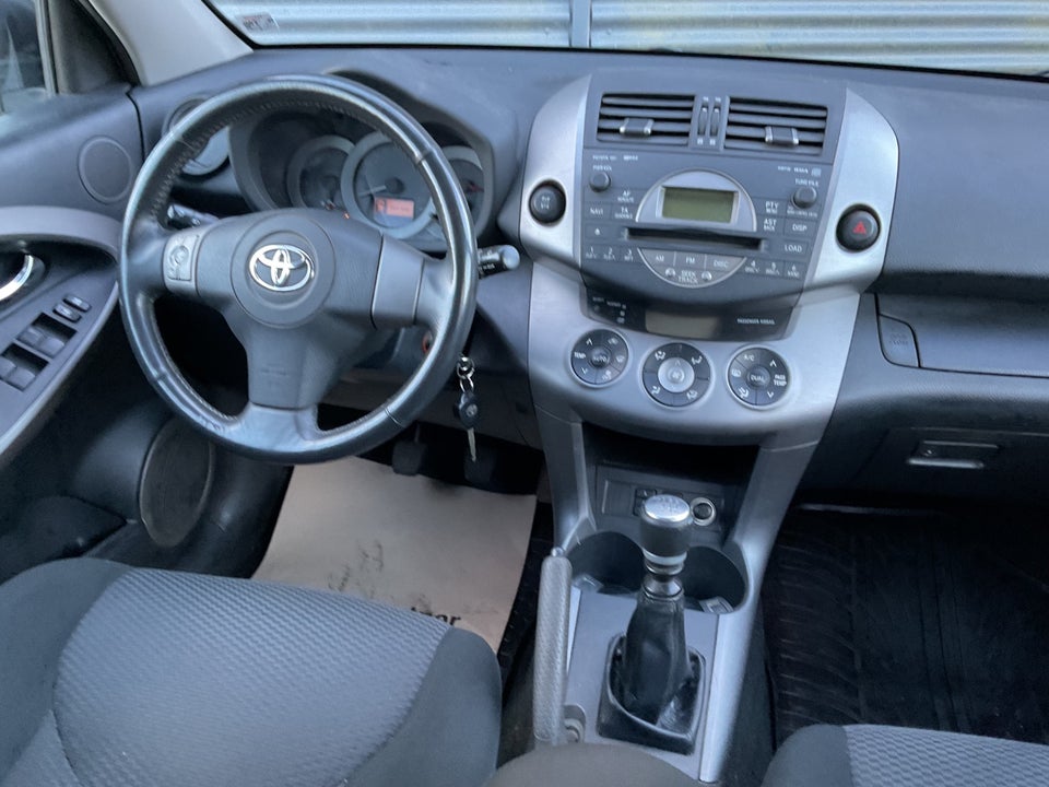 Toyota RAV4 2,2 D-4D 136 4x4 Van 5d