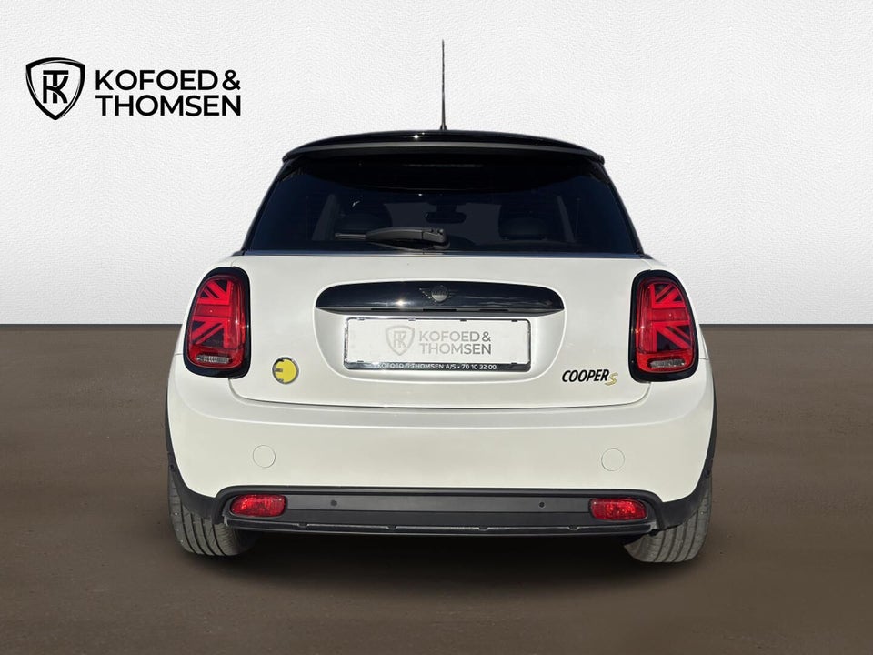 MINI Cooper SE Essential 3d