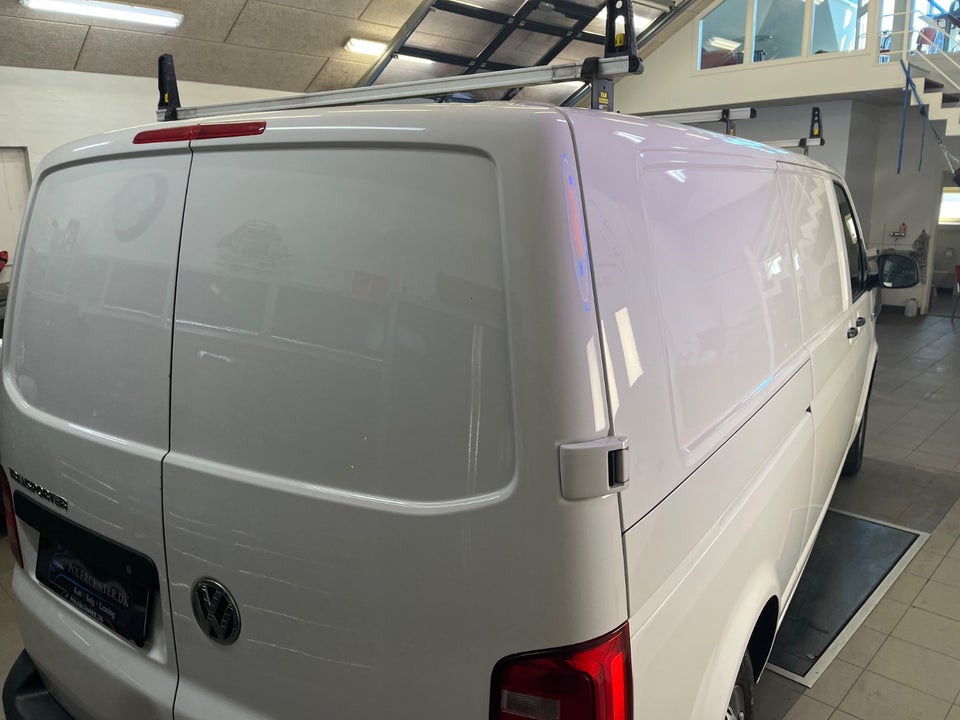 VW Transporter 2,0 TDi 150 Kassevogn lang