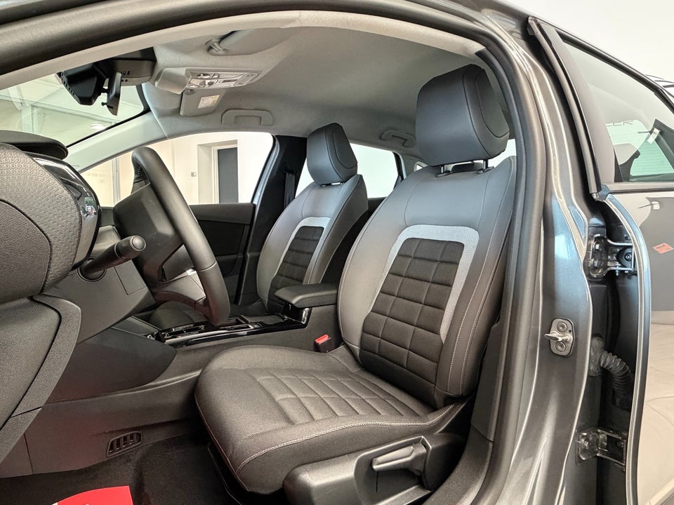 Citroën ë-C4 X 54 Plus 4d