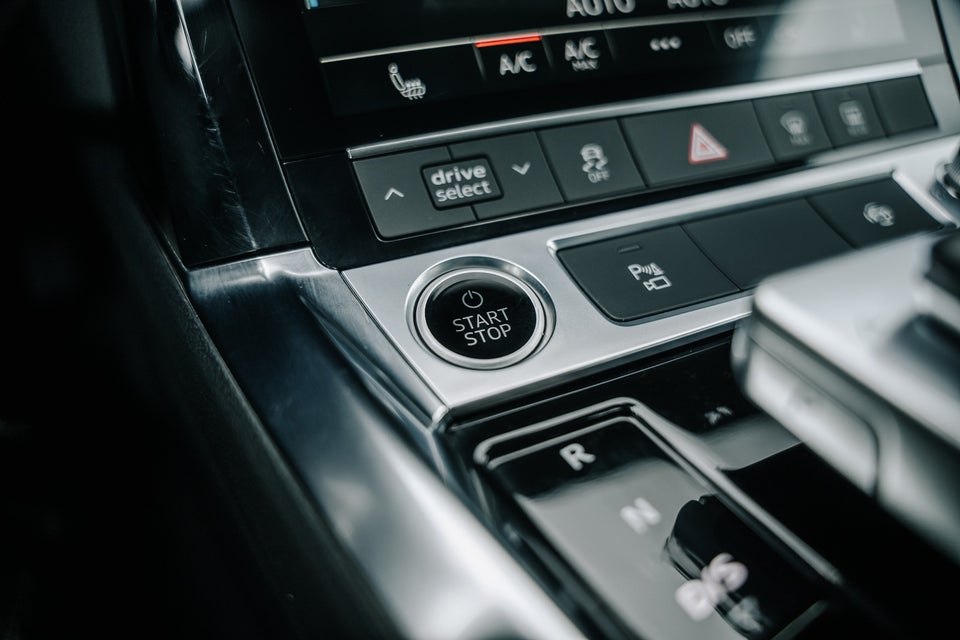 Audi Q8 e-tron 50 Advanced quattro 5d