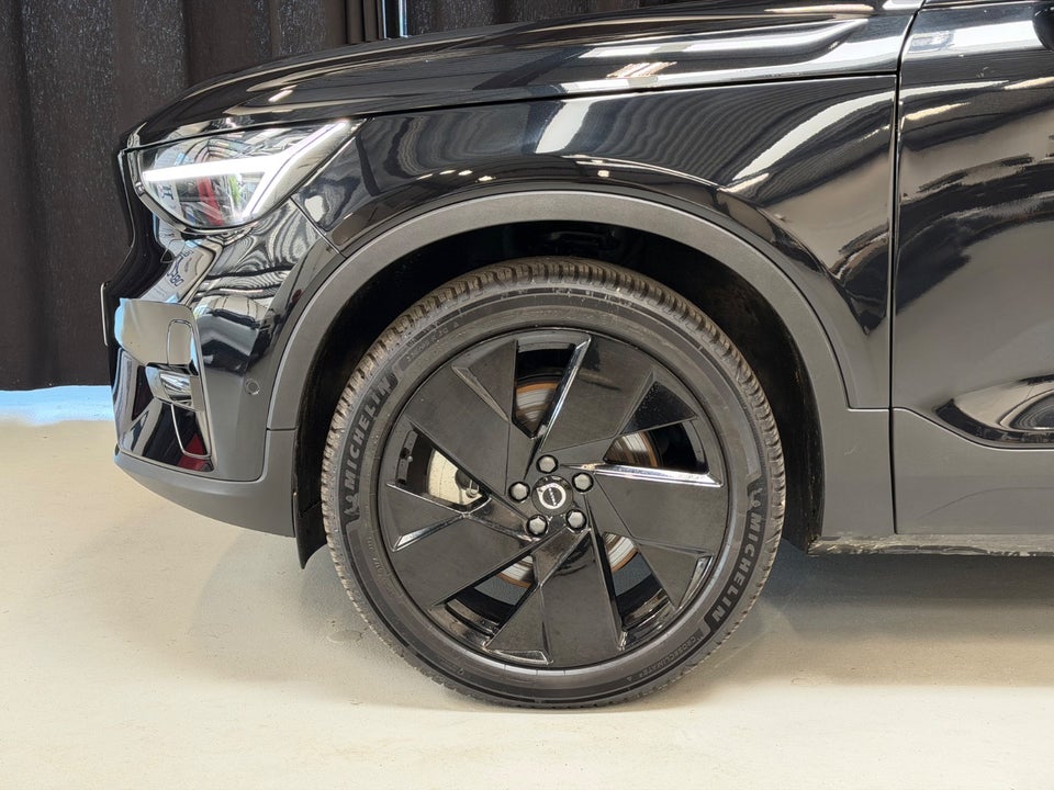 Volvo EX40 Extended Range Black Edition 5d