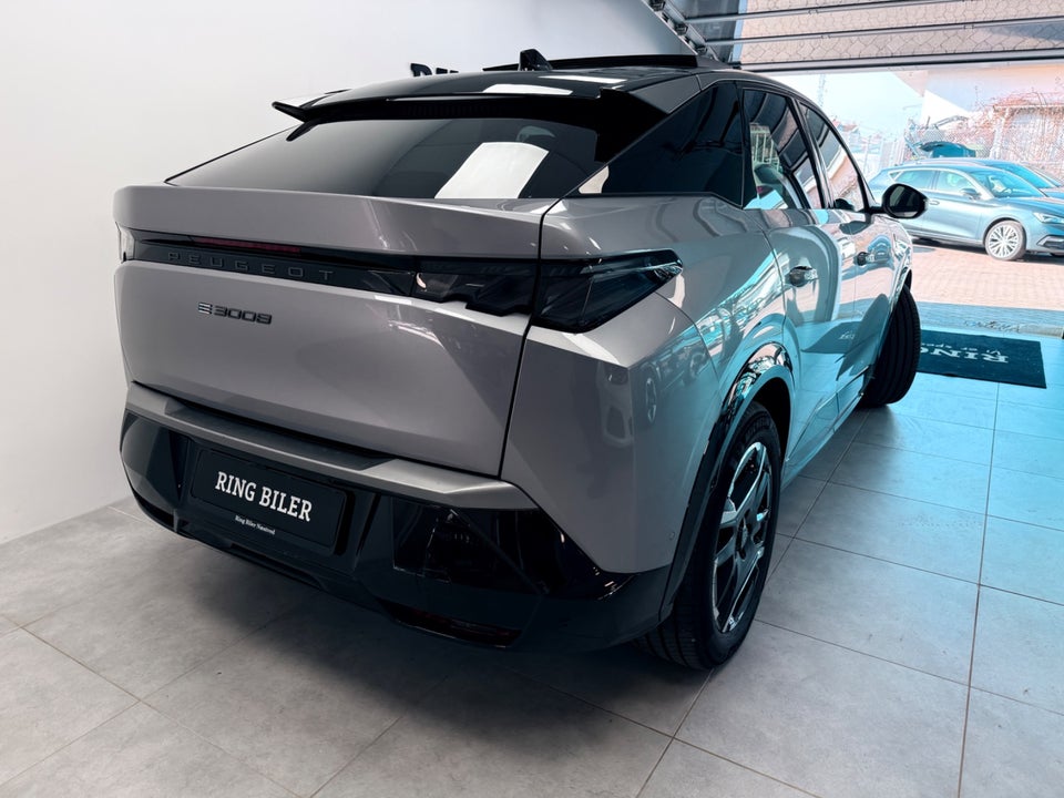 Peugeot e-3008 77 GT Pack 5d