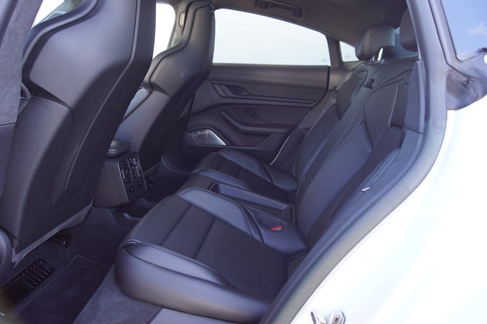 Porsche Taycan Turbo Performance+  4d