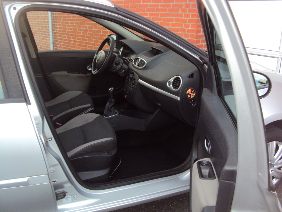 Renault Clio III 1,2 16V Expression Sport Tourer 5d