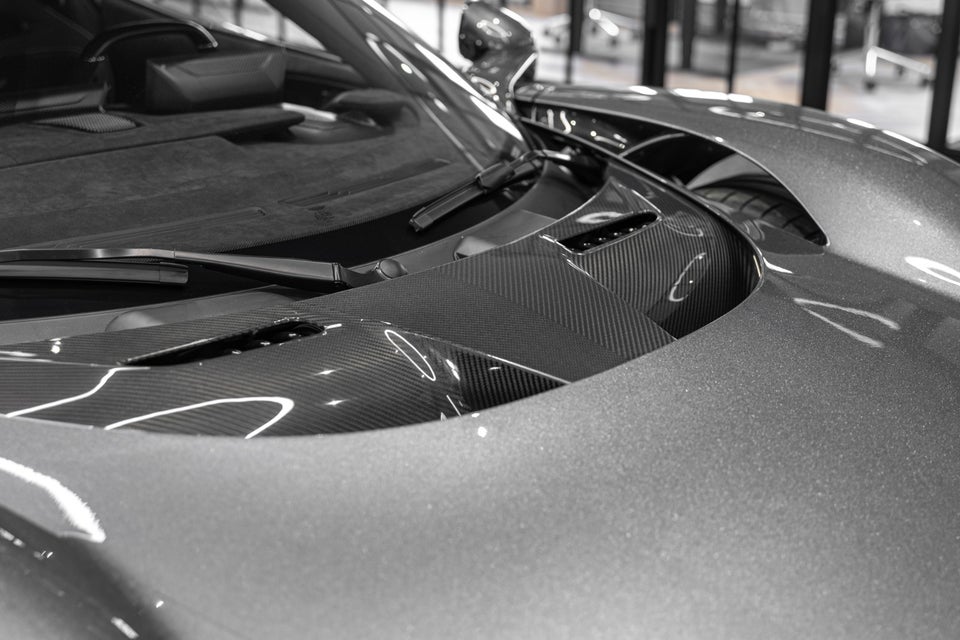 Aston Martin Valhalla 4,0  2d