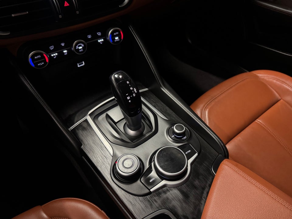 Alfa Romeo Giulia 2,0 T 200 Super aut. 4d