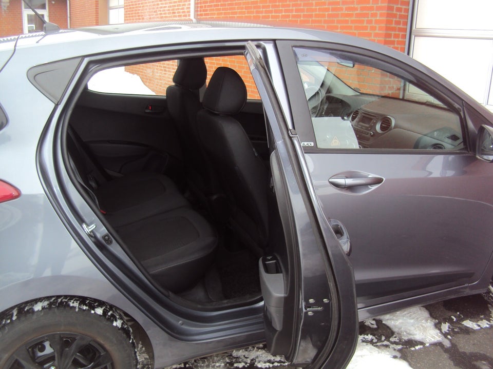 Hyundai i10 1,0 Black Line 5d