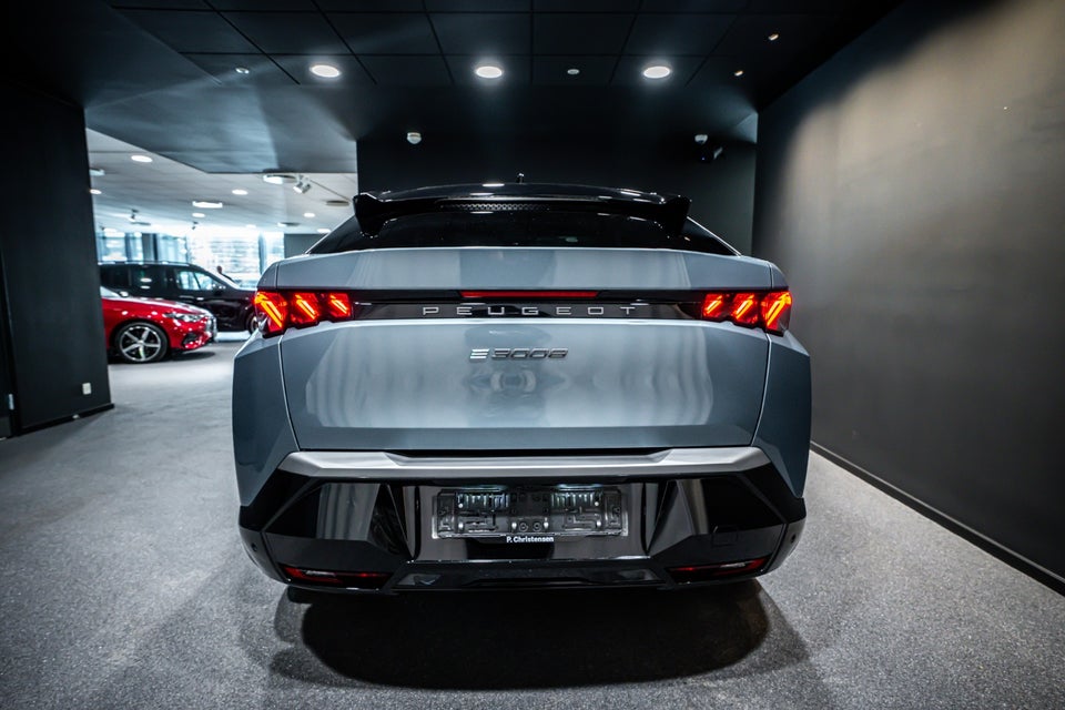 Peugeot e-3008 77 GT 5d