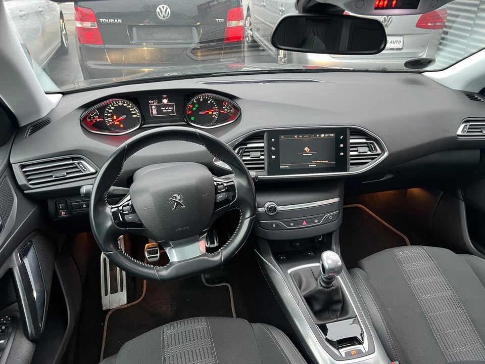 Peugeot 308 1,5 BlueHDi 130 Allure Sky SW 5d