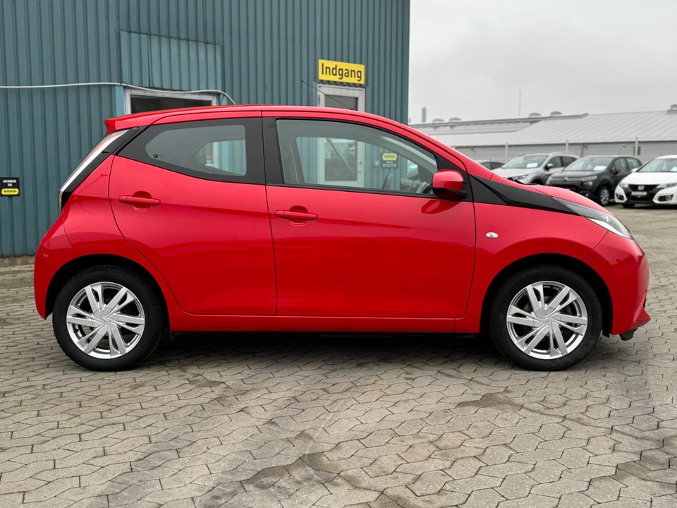 Toyota Aygo 1,0 VVT-i x-play 5d