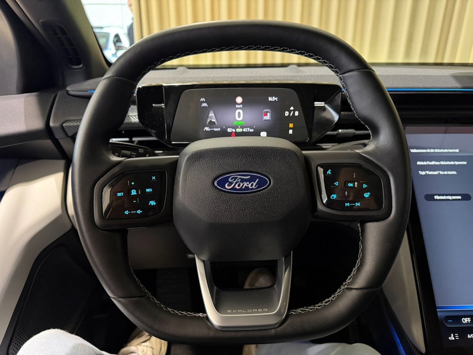 Ford Explorer 77 Premium Extended Range 5d