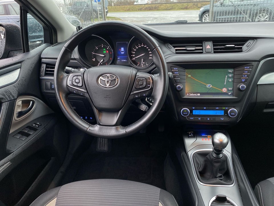 Toyota Avensis 2,0 D-4D T2 Touring Sports 5d